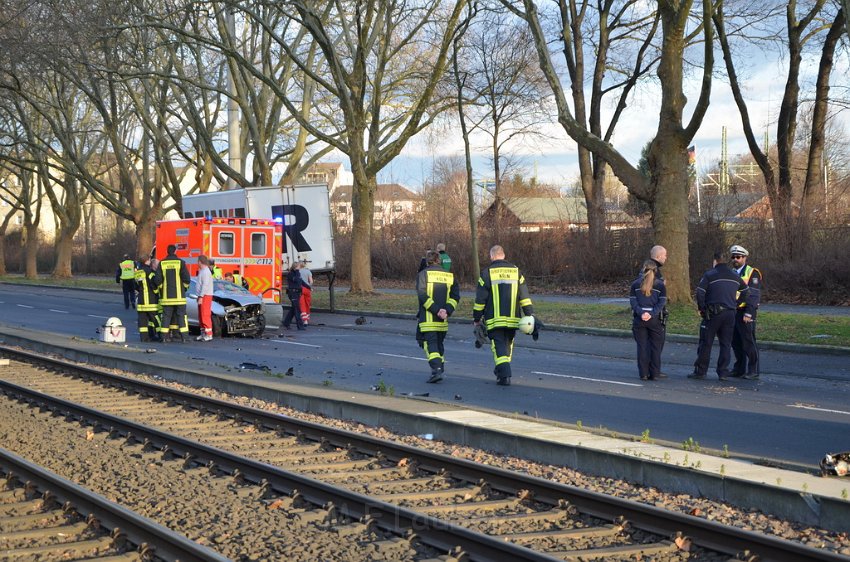 VU PKW Baum Koeln Muelheim Pfaelzischer Ring P032.JPG